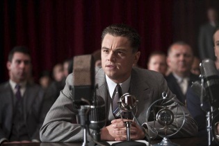 Leonardo DiCaprio como J.Edgar Hoover en "J.Edgar". Ciertamente DiCaprio recibirá una nominación al Oscar por este rol